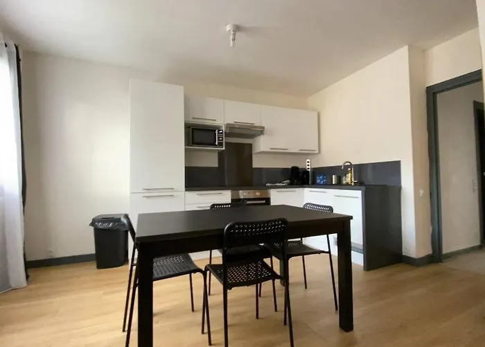 Joli T4 Avec Balcon, Place De Parking - Oradou