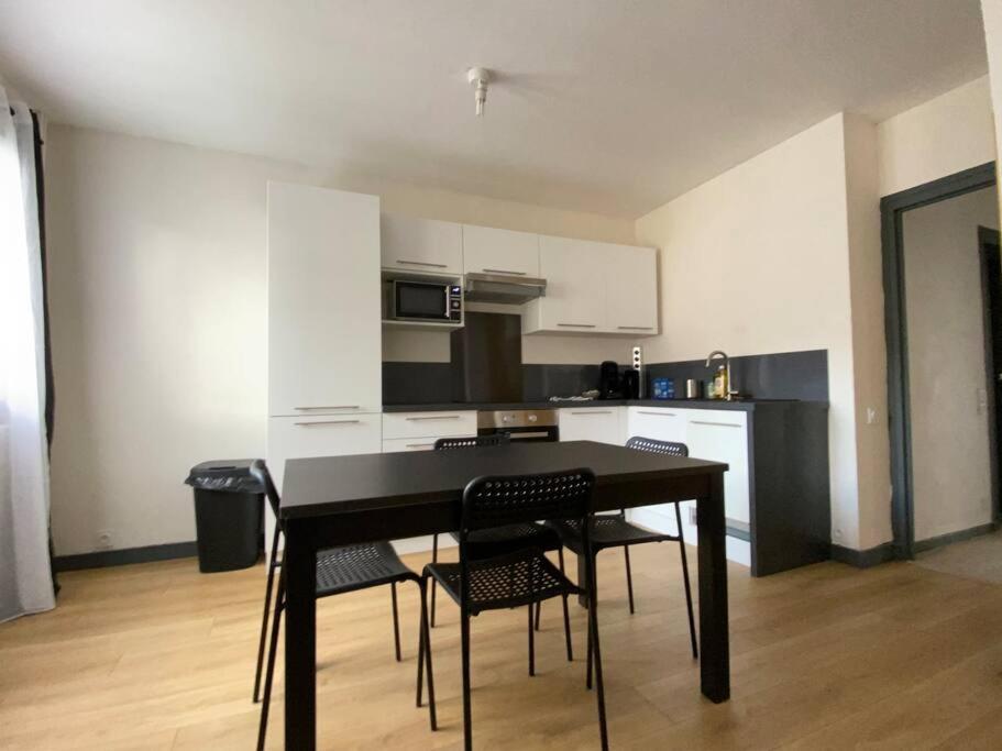 Joli T4 Avec Balcon, Place De Parking - Oradou Apartment
