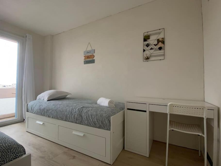 Apartment Joli T4 Avec Balcon, Place De Parking - Oradou