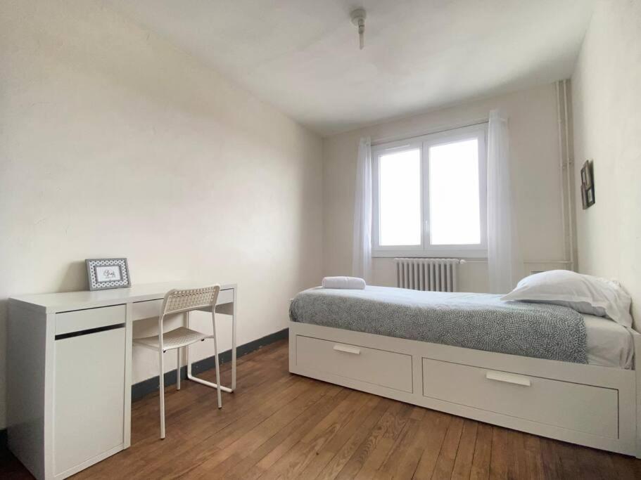 Joli T4 Avec Balcon, Place De Parking - Oradou Apartment *